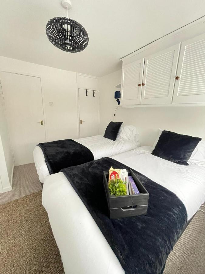 Lovely 1 Bed Home Near Hospital, With Parking & Garden Work Contractor Leisure, Sapphire CBG Екстериор снимка