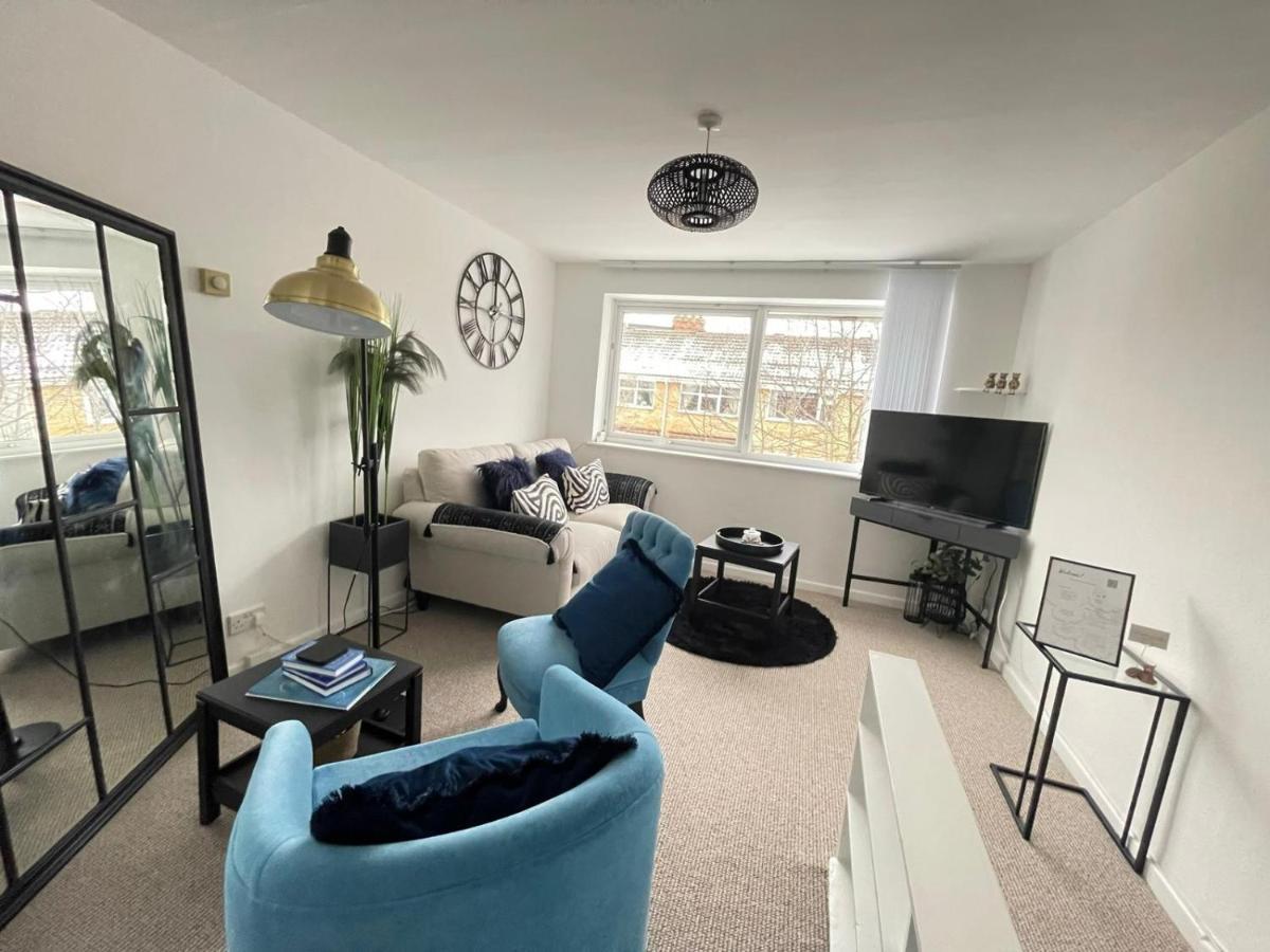 Lovely 1 Bed Home Near Hospital, With Parking & Garden Work Contractor Leisure, Sapphire CBG Екстериор снимка