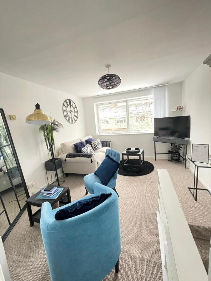 Lovely 1 Bed Home Near Hospital, With Parking & Garden Work Contractor Leisure, Sapphire CBG Екстериор снимка