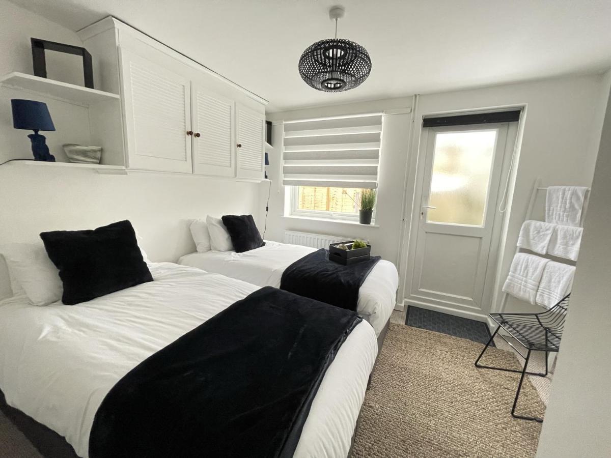 Lovely 1 Bed Home Near Hospital, With Parking & Garden Work Contractor Leisure, Sapphire CBG Екстериор снимка