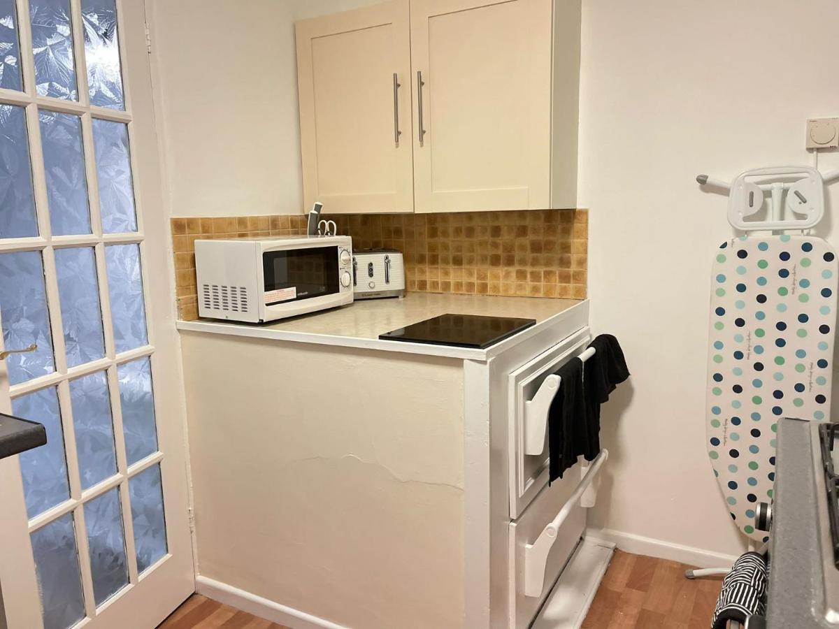 Lovely 1 Bed Home Near Hospital, With Parking & Garden Work Contractor Leisure, Sapphire CBG Екстериор снимка